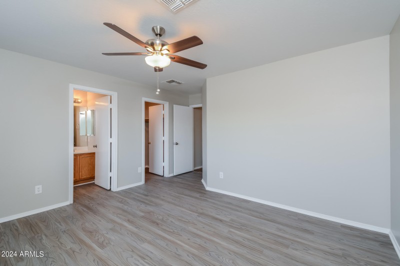 009-photo-master-bedroom-8256709