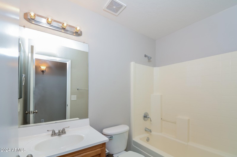 011-photo-master-bathroom-8256706