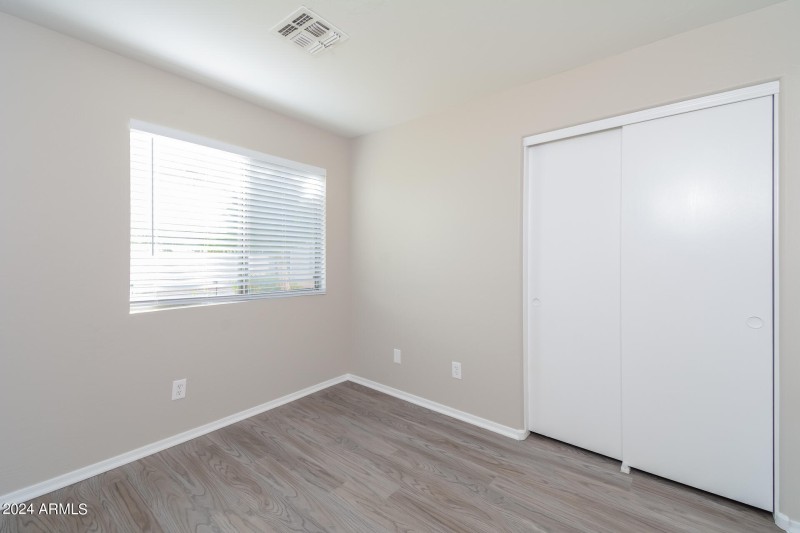 012-photo-bedroom-8256705