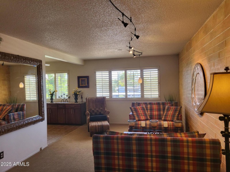 ALL WINDOWS FACE EAST