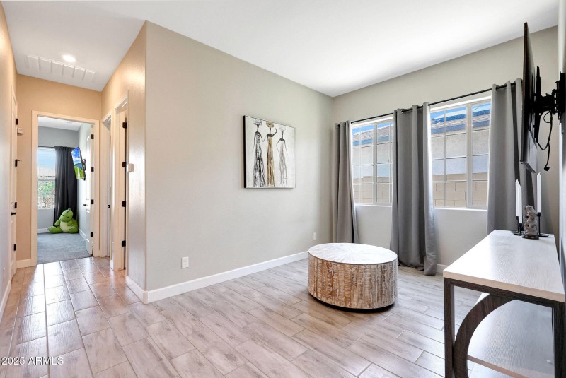 11807 W Parkway Lane