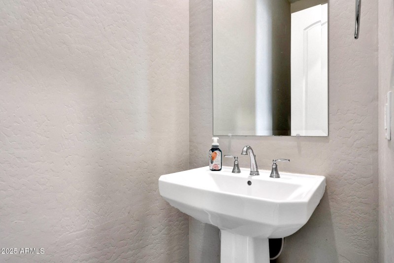 11807 W Parkway Lane