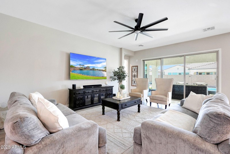 11807 W Parkway Lane