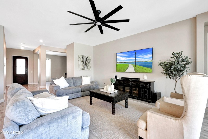 11807 W Parkway Lane