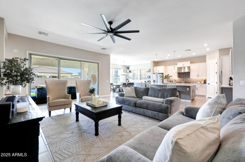 11807 W Parkway Lane