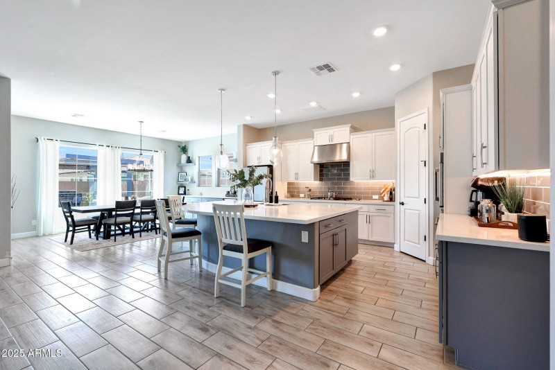 11807 W Parkway Lane