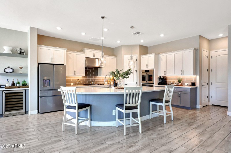 11807 W Parkway Lane