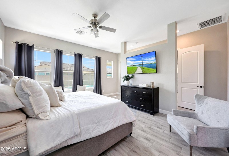 11807 W Parkway Lane