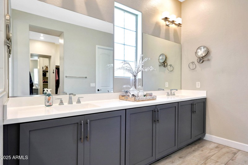 11807 W Parkway Lane