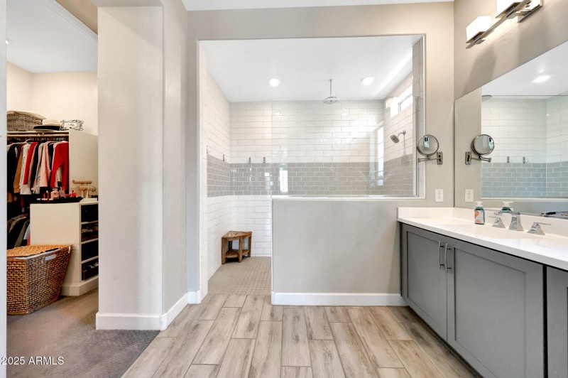 11807 W Parkway Lane