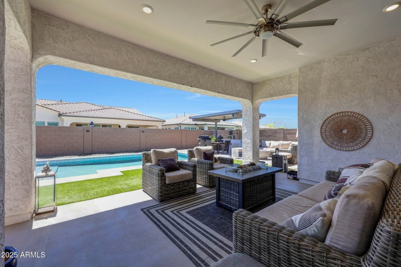 11807 W Parkway Lane