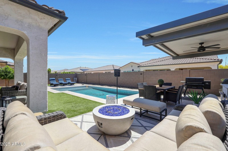 11807 W Parkway Lane