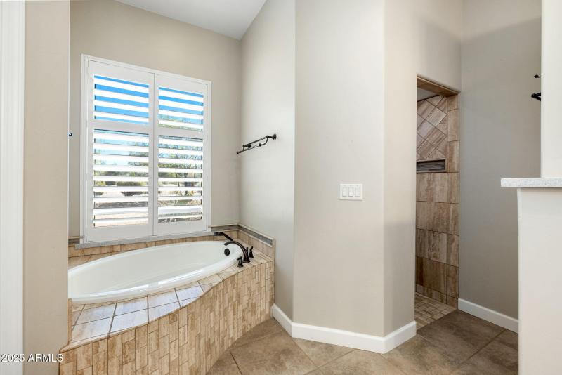 24-Primary Bathroom (2)