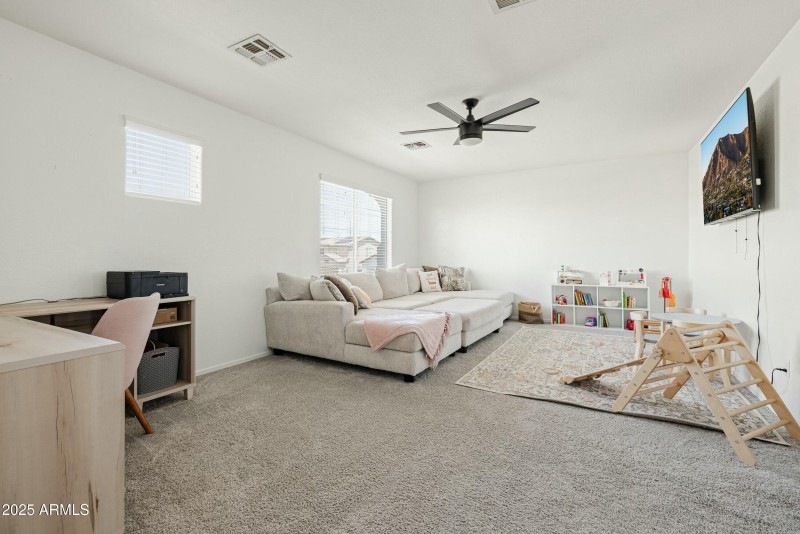 Additional work or lounge space