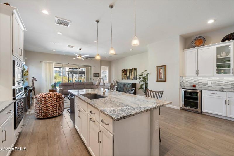 05-Large Island Breakast Bar