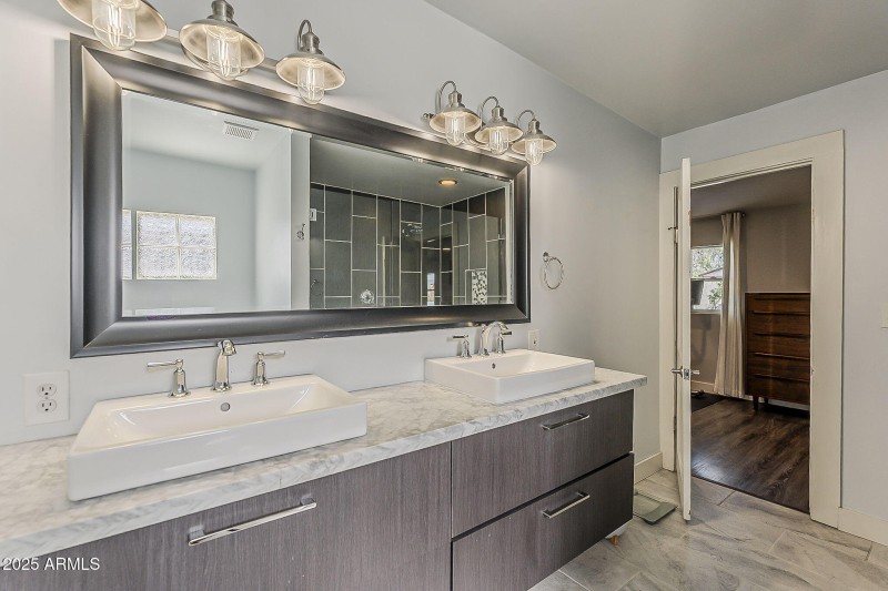 57-web-or-mls-Windsor-38