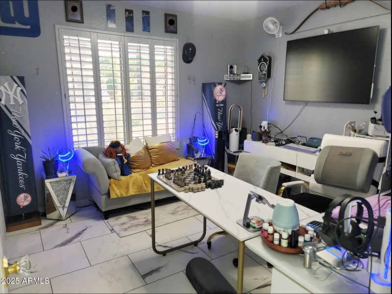 31 Hope office or bedroom main level