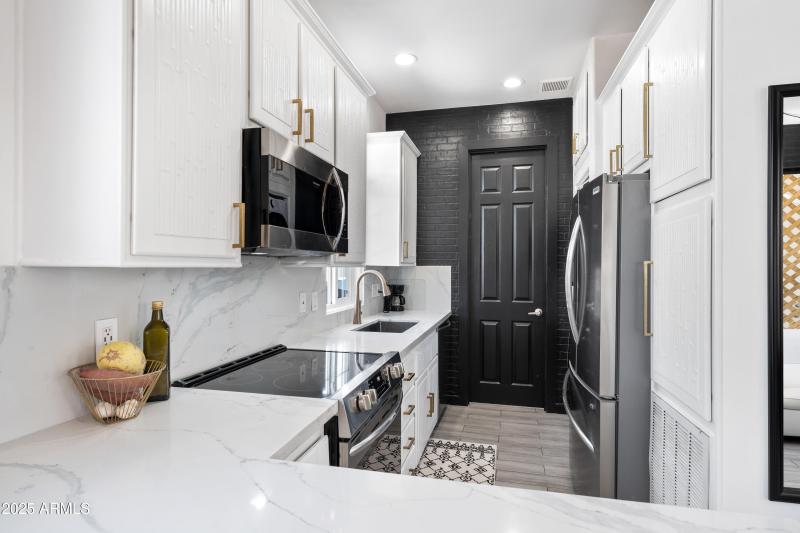 007__201 S Greenfield Rd 215