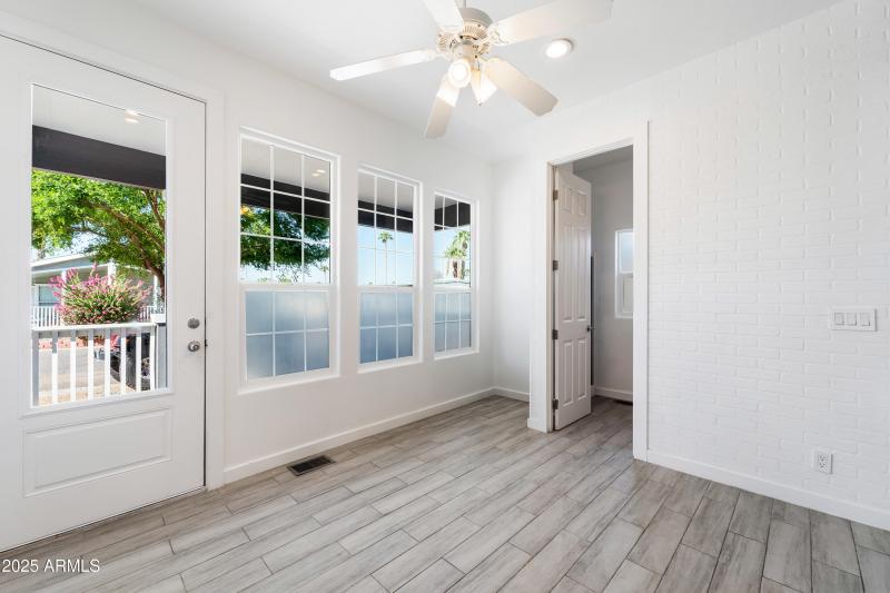 011__201 S Greenfield Rd 215