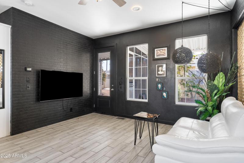 004__201 S Greenfield Rd 215