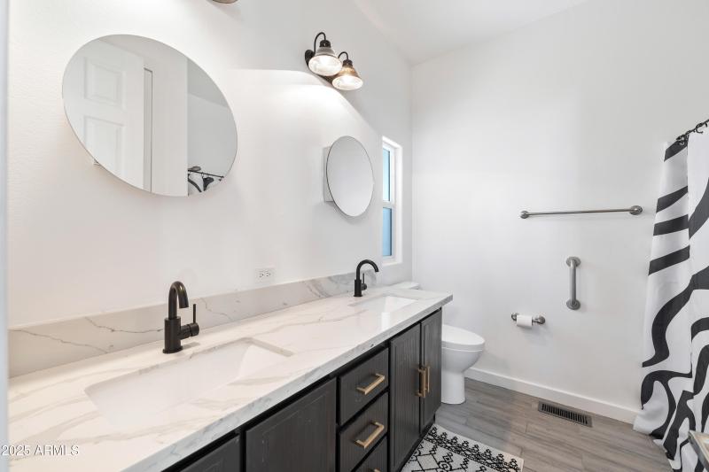 017__201 S Greenfield Rd 215