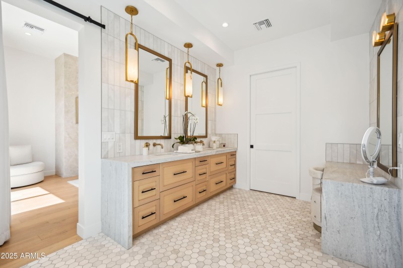 40-print-E Solano Dr-2904-038