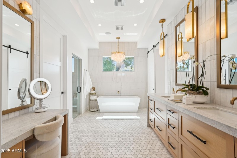 41-print-E Solano Dr-2904-039