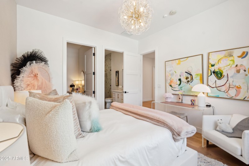 60-print-E Solano Dr-2904-058