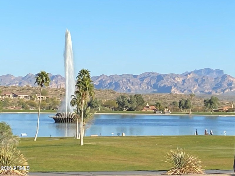 Minutes from the fountain