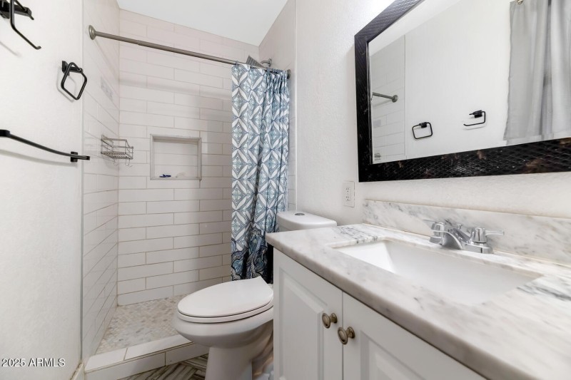 15049 North 25th Pl-large-011-011-15049