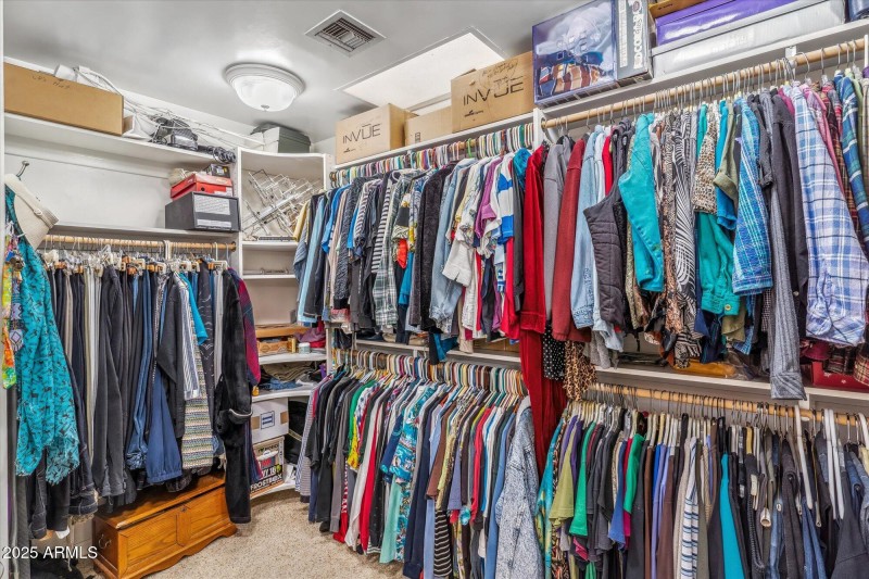 50-Walk in Closet
