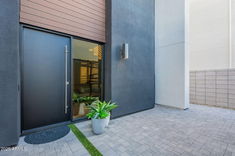 003_Exterior Entrance