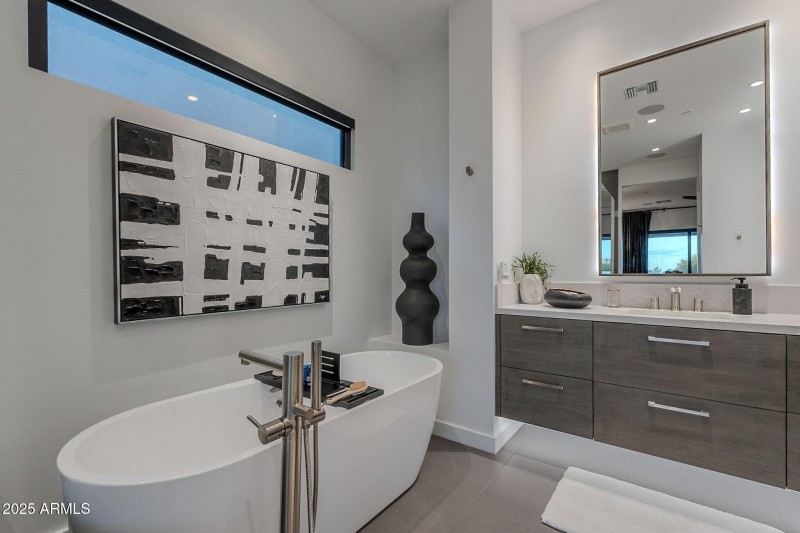 046_Primary Bathroom