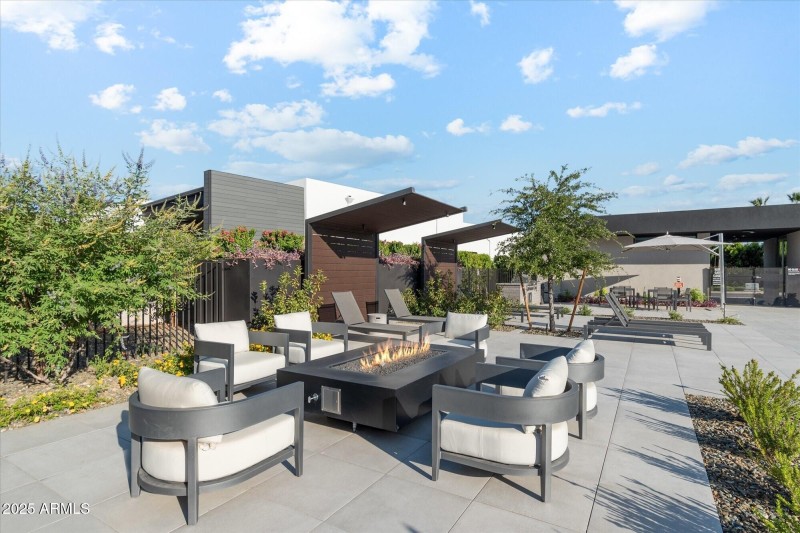 079_005_Community Sitting Area