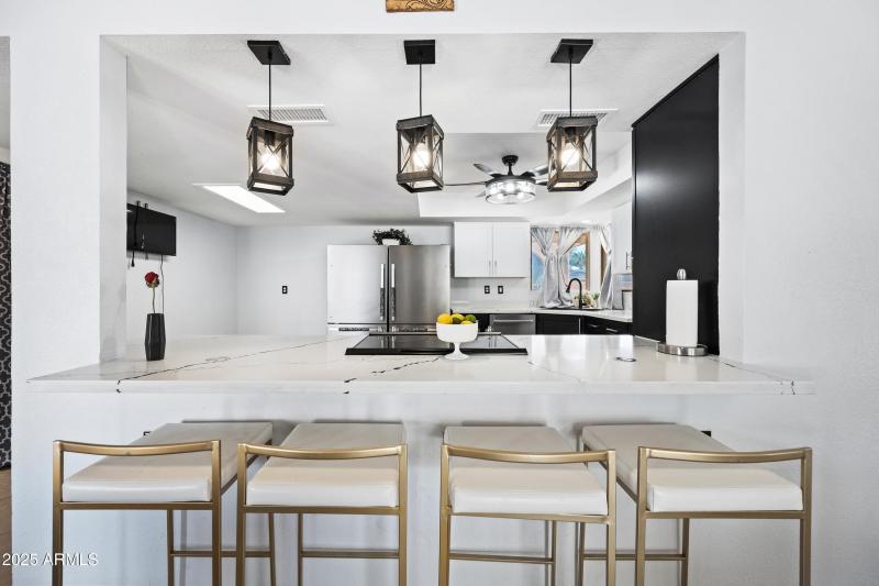 Kitchen breakfast bar