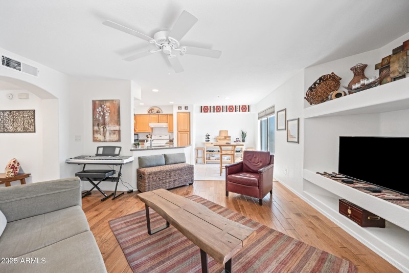 10-16631EELB212-ocupix