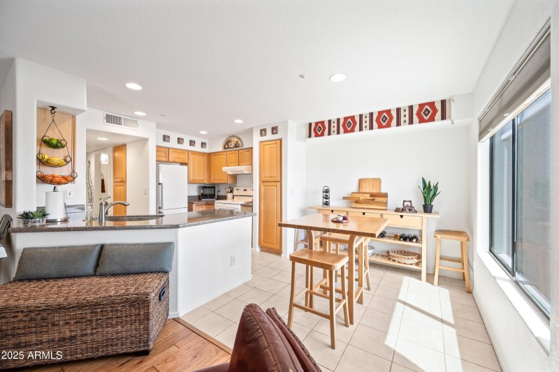 11-16631EELB212-ocupix