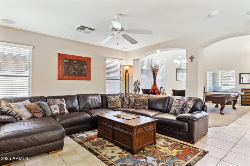 8-web-or-mls-21019-n-sansom-dr