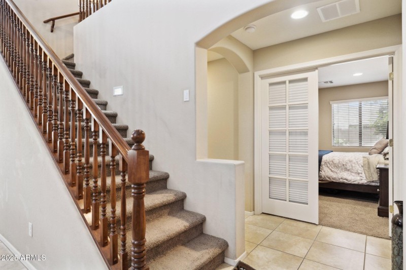 13-web-or-mls-21019-n-sansom-dr