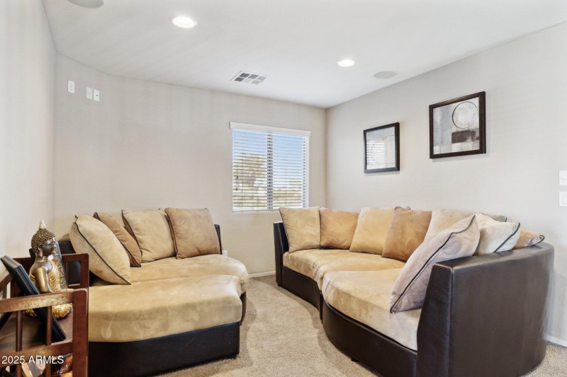 15-web-or-mls-21019-n-sansom-dr