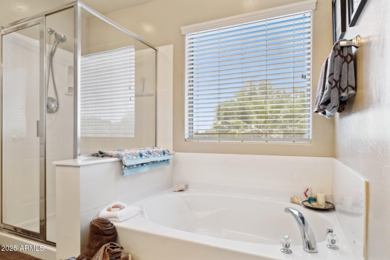 20-web-or-mls-21019-n-sansom-dr