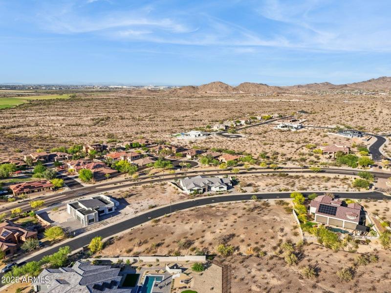 9-web-or-mls-17837-w-estes-way