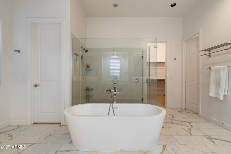 Luxery Soaking Tub