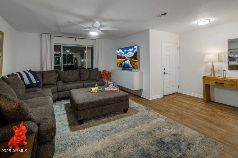 0BC30C43-C5D1-4292-BB41-CF3BB08BABF9_1_1