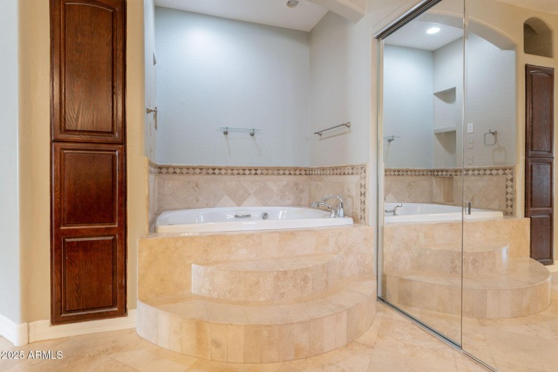 Gorgeous Soaking tub