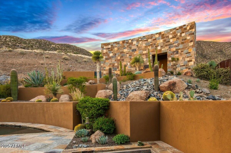 057-Hillside Guest House