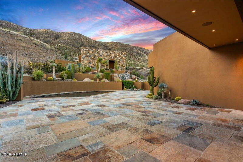 065-Outdoor Living Area