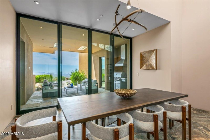 092-Dining Room Views