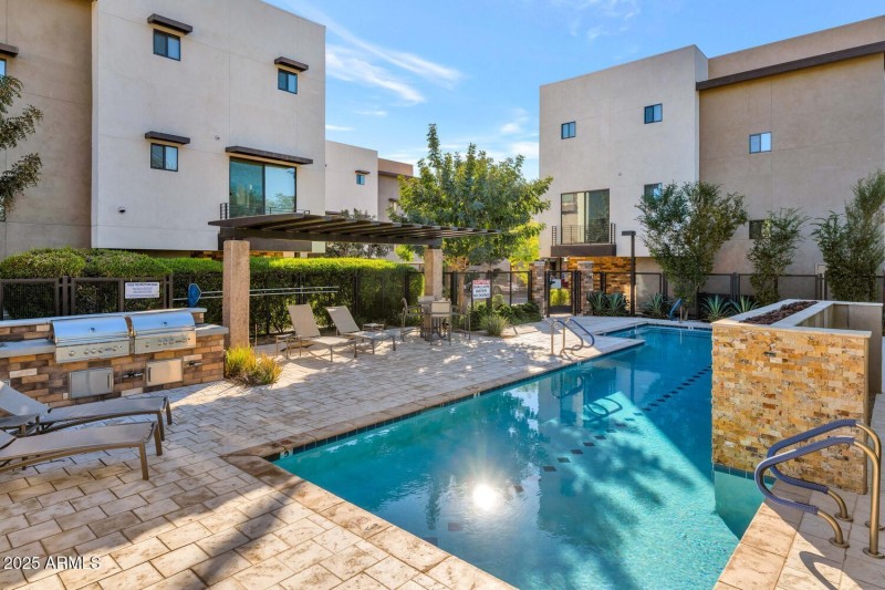 6990 E 6th St-large-034-014-6990 E 6th S