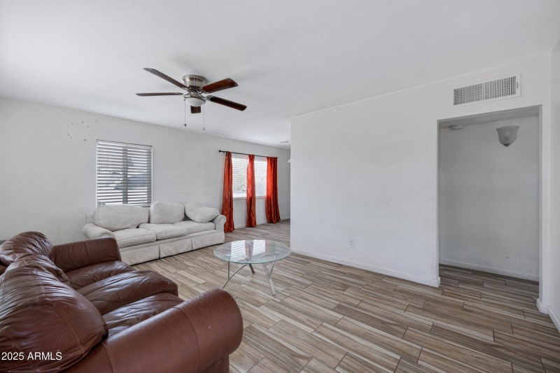 3426 W Maricopa St-6